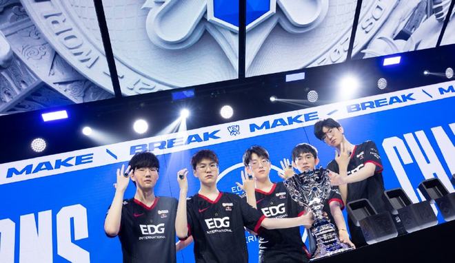 公共交通或 公共交通或