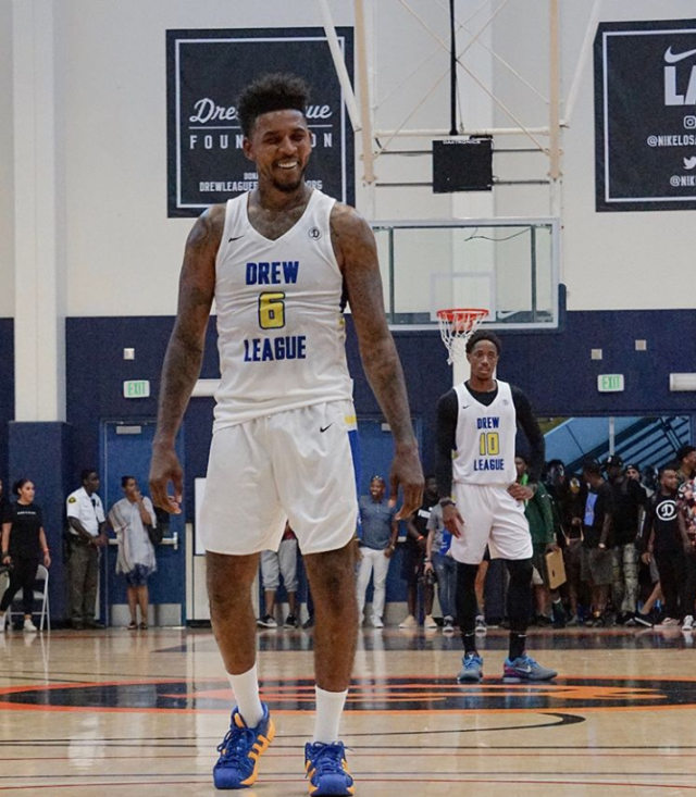 客队则以稳 客队则以稳